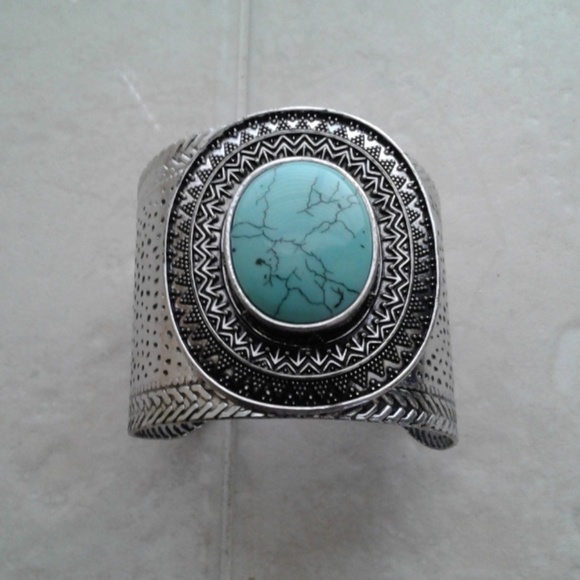 Neiman Marcus Faux Turquoise Bracelet - Picture 3 of 5